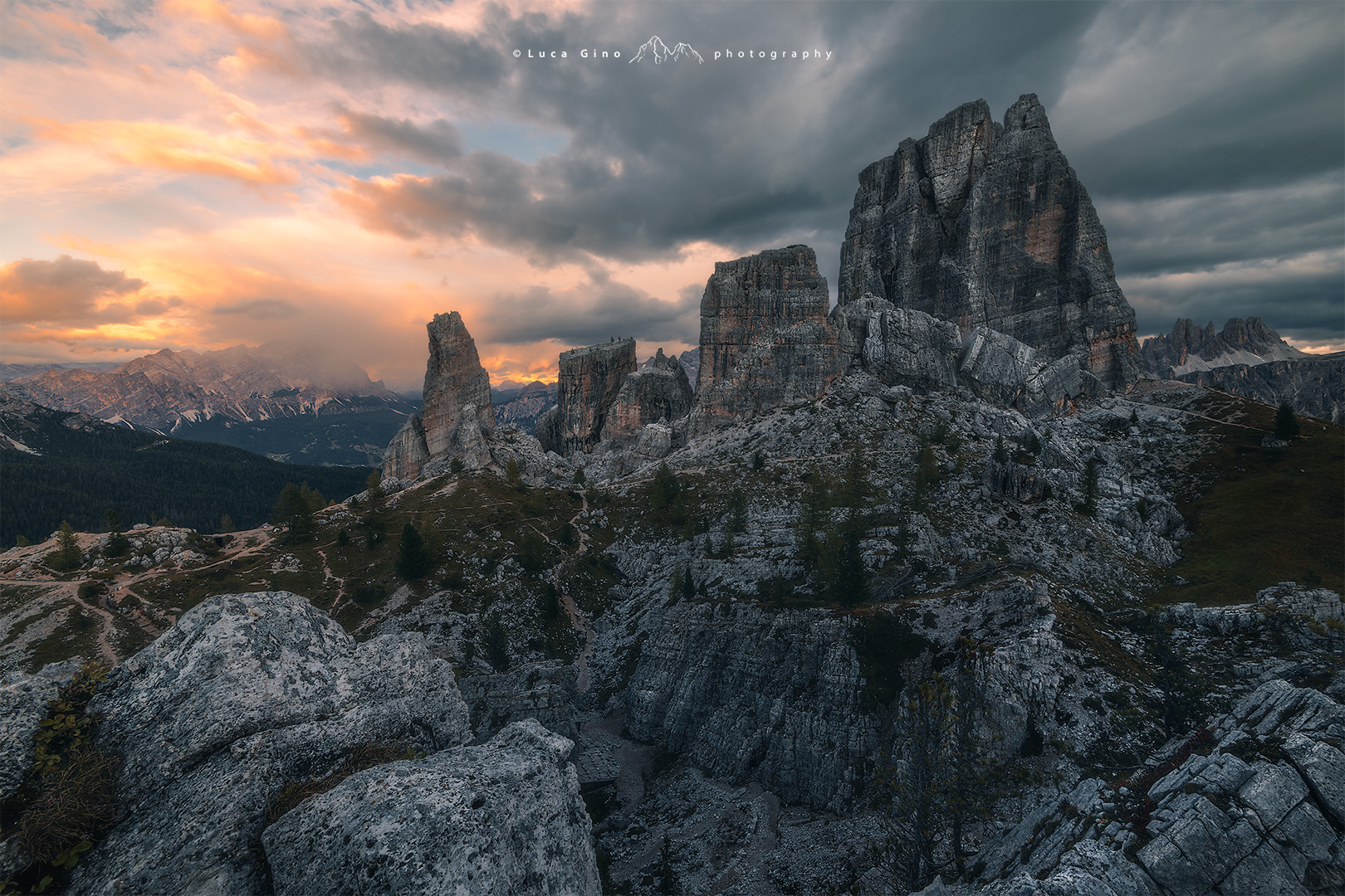 Tramonto nuvoloso alle Cinque Torri